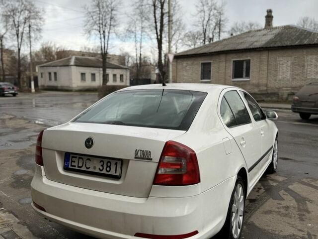 Белый Шкода Октавия, объемом двигателя 1.9 л и пробегом 300 тыс. км за 3500 $, фото 5 на Automoto.ua