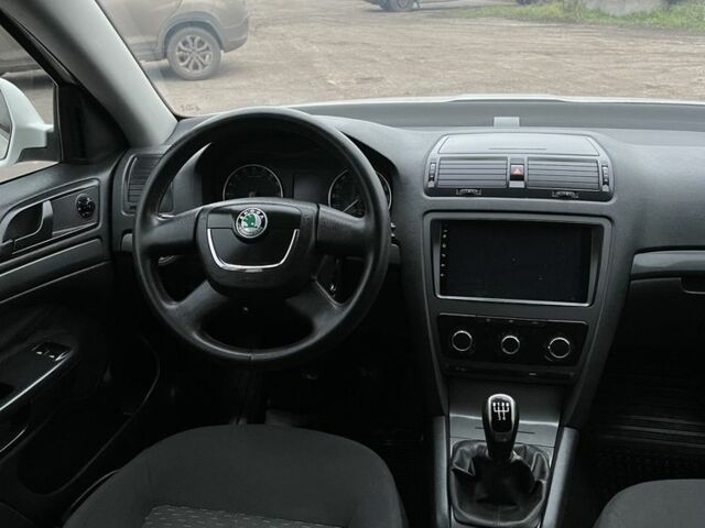 Белый Шкода Октавия, объемом двигателя 1.9 л и пробегом 280 тыс. км за 6400 $, фото 9 на Automoto.ua