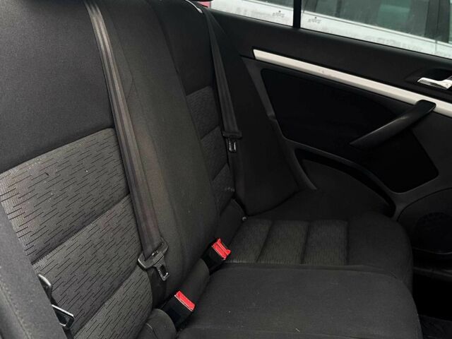 Білий Шкода Октавія, об'ємом двигуна 1.8 л та пробігом 290 тис. км за 7000 $, фото 12 на Automoto.ua