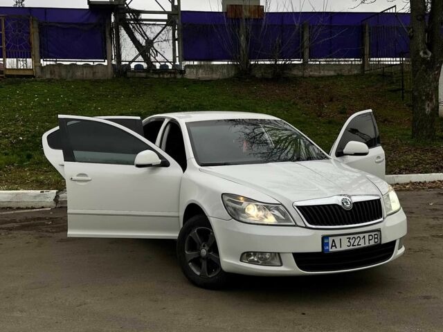 Білий Шкода Октавія, об'ємом двигуна 1.8 л та пробігом 290 тис. км за 7000 $, фото 4 на Automoto.ua