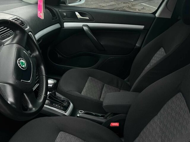 Білий Шкода Октавія, об'ємом двигуна 1.8 л та пробігом 290 тис. км за 7000 $, фото 9 на Automoto.ua