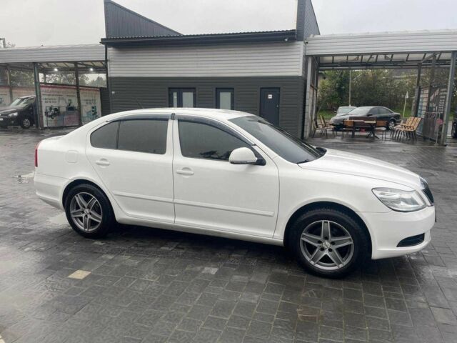 Белый Шкода Октавия, объемом двигателя 1.6 л и пробегом 215 тыс. км за 7800 $, фото 3 на Automoto.ua