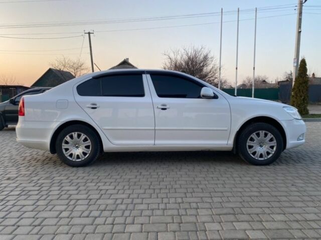 Білий Шкода Октавія, об'ємом двигуна 1.8 л та пробігом 245 тис. км за 9000 $, фото 4 на Automoto.ua