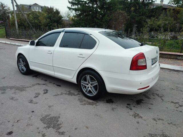 Белый Шкода Октавия, объемом двигателя 1.6 л и пробегом 215 тыс. км за 7800 $, фото 12 на Automoto.ua