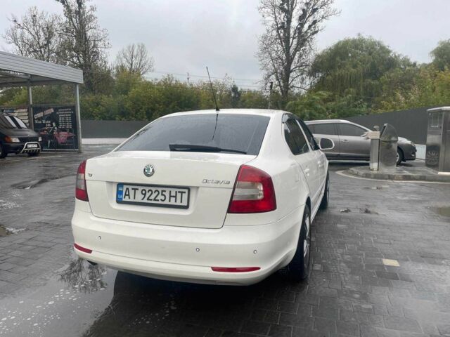 Белый Шкода Октавия, объемом двигателя 1.6 л и пробегом 215 тыс. км за 7800 $, фото 2 на Automoto.ua