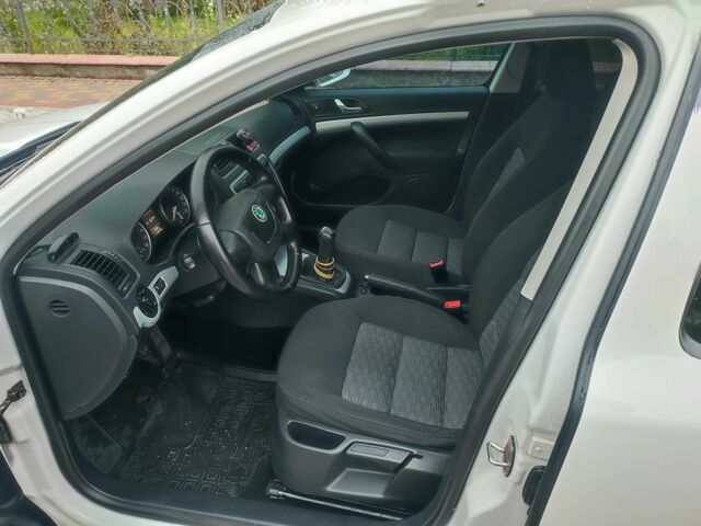 Белый Шкода Октавия, объемом двигателя 1.6 л и пробегом 215 тыс. км за 7800 $, фото 11 на Automoto.ua