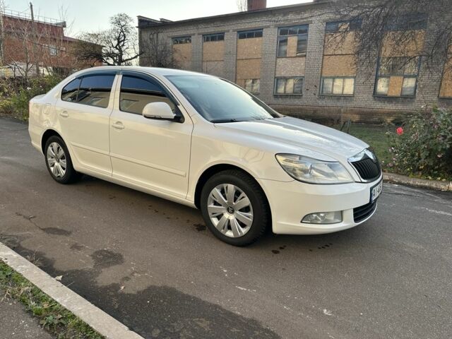 Белый Шкода Октавия, объемом двигателя 1.6 л и пробегом 228 тыс. км за 7700 $, фото 2 на Automoto.ua