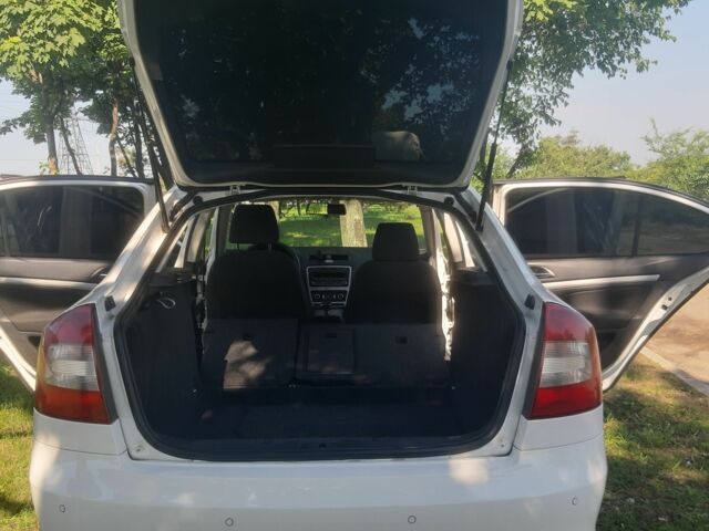 Білий Шкода Октавія, об'ємом двигуна 1.4 л та пробігом 178 тис. км за 6681 $, фото 2 на Automoto.ua