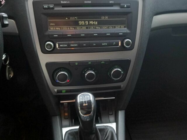 Білий Шкода Октавія, об'ємом двигуна 1.6 л та пробігом 205 тис. км за 7100 $, фото 8 на Automoto.ua