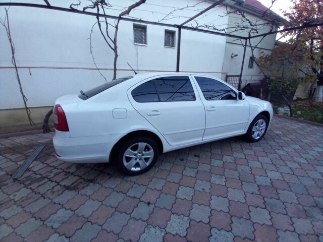 Білий Шкода Октавія, об'ємом двигуна 1.6 л та пробігом 205 тис. км за 7100 $, фото 1 на Automoto.ua