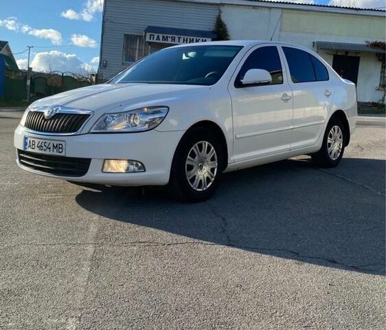 Белый Шкода Октавия, объемом двигателя 1.2 л и пробегом 260 тыс. км за 8500 $, фото 1 на Automoto.ua