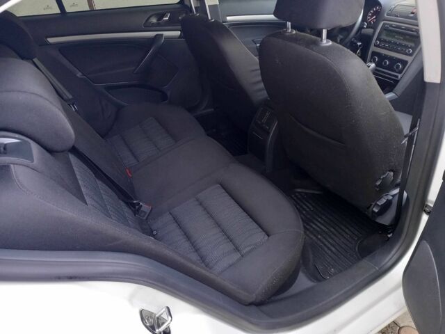 Білий Шкода Октавія, об'ємом двигуна 1.6 л та пробігом 205 тис. км за 7100 $, фото 3 на Automoto.ua