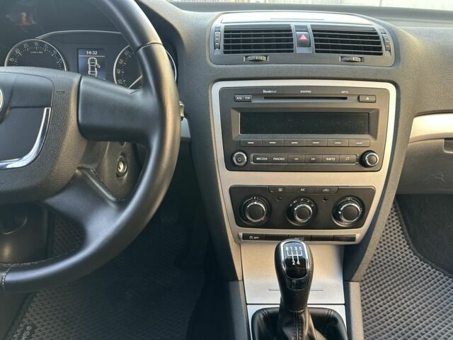 Белый Шкода Октавия, объемом двигателя 1.6 л и пробегом 228 тыс. км за 7700 $, фото 7 на Automoto.ua