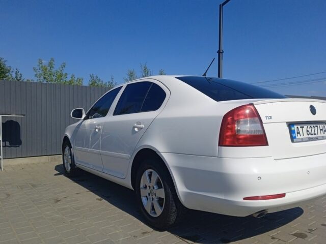 Білий Шкода Октавія, об'ємом двигуна 1.6 л та пробігом 328 тис. км за 8000 $, фото 8 на Automoto.ua