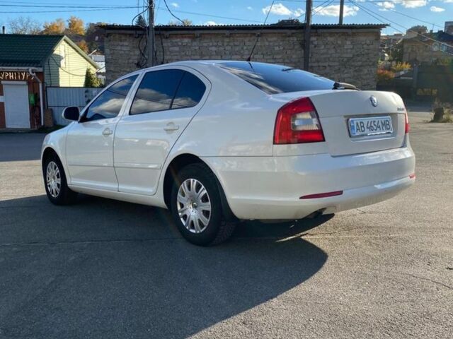 Белый Шкода Октавия, объемом двигателя 1.2 л и пробегом 260 тыс. км за 8500 $, фото 2 на Automoto.ua
