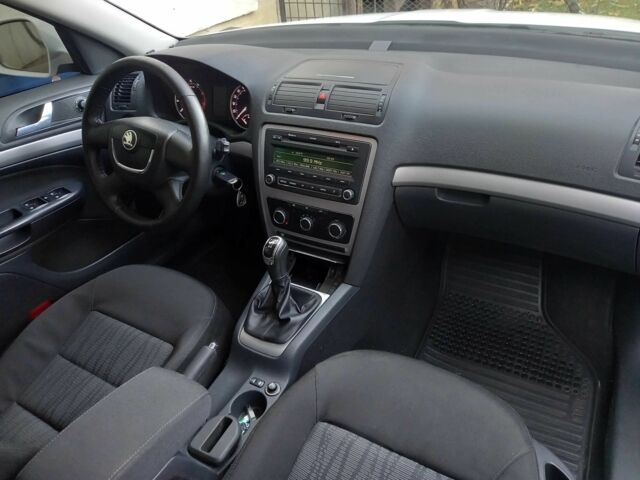 Білий Шкода Октавія, об'ємом двигуна 1.6 л та пробігом 205 тис. км за 7100 $, фото 2 на Automoto.ua