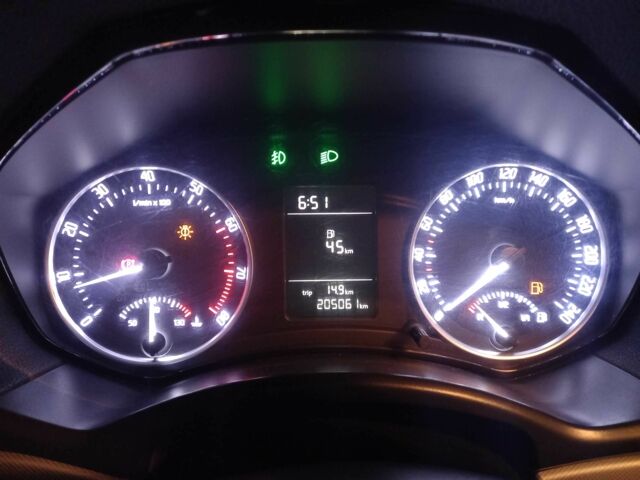 Білий Шкода Октавія, об'ємом двигуна 1.6 л та пробігом 205 тис. км за 7100 $, фото 9 на Automoto.ua