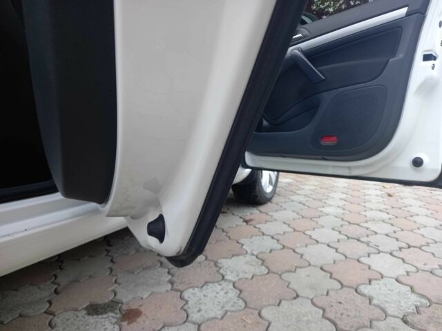 Білий Шкода Октавія, об'ємом двигуна 1.6 л та пробігом 205 тис. км за 7100 $, фото 5 на Automoto.ua