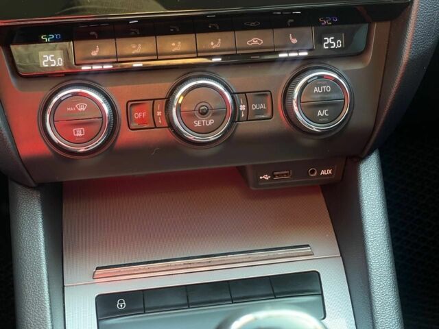 Белый Шкода Октавия, объемом двигателя 1.4 л и пробегом 255 тыс. км за 9400 $, фото 11 на Automoto.ua