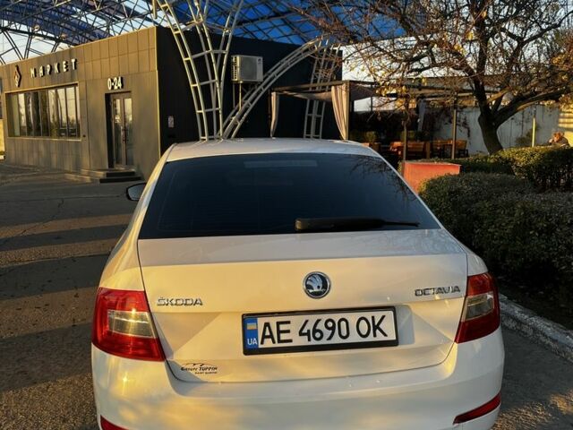 Белый Шкода Октавия, объемом двигателя 1.6 л и пробегом 188 тыс. км за 9278 $, фото 2 на Automoto.ua