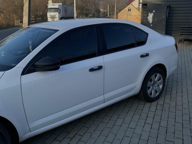 Білий Шкода Октавія, об'ємом двигуна 1.6 л та пробігом 297 тис. км за 9000 $, фото 1 на Automoto.ua