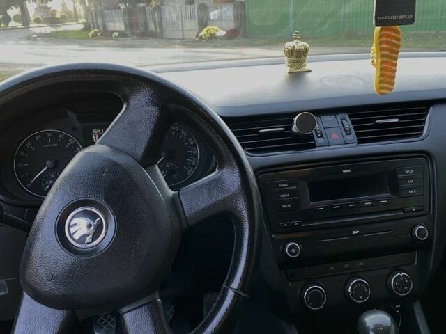 Білий Шкода Октавія, об'ємом двигуна 1.6 л та пробігом 297 тис. км за 9000 $, фото 6 на Automoto.ua