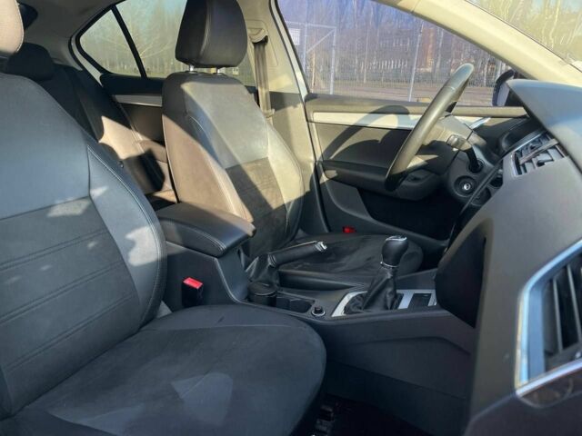 Белый Шкода Октавия, объемом двигателя 1.4 л и пробегом 255 тыс. км за 9400 $, фото 15 на Automoto.ua