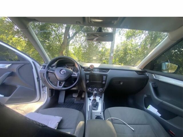 Белый Шкода Октавия, объемом двигателя 1.4 л и пробегом 290 тыс. км за 10500 $, фото 1 на Automoto.ua