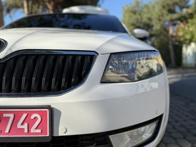 Білий Шкода Октавія, об'ємом двигуна 1.6 л та пробігом 272 тис. км за 8950 $, фото 6 на Automoto.ua