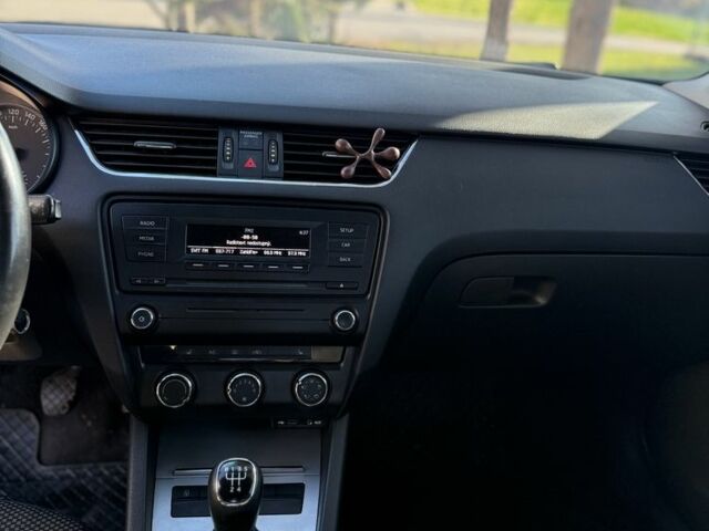 Білий Шкода Октавія, об'ємом двигуна 1.6 л та пробігом 272 тис. км за 8950 $, фото 4 на Automoto.ua