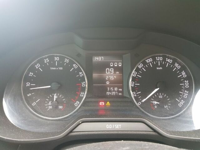 Білий Шкода Октавія, об'ємом двигуна 1.6 л та пробігом 195 тис. км за 10500 $, фото 3 на Automoto.ua