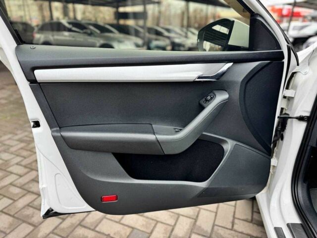 Белый Шкода Октавия, объемом двигателя 1.6 л и пробегом 240 тыс. км за 8700 $, фото 11 на Automoto.ua
