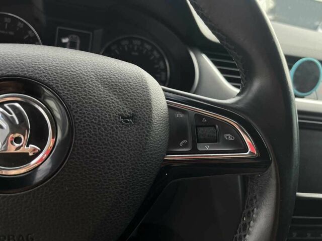 Белый Шкода Октавия, объемом двигателя 2 л и пробегом 292 тыс. км за 11999 $, фото 12 на Automoto.ua