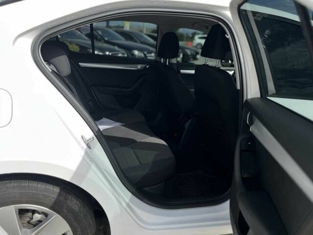 Белый Шкода Октавия, объемом двигателя 2 л и пробегом 292 тыс. км за 11999 $, фото 22 на Automoto.ua