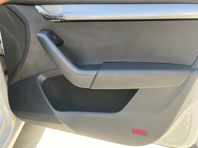 Белый Шкода Октавия, объемом двигателя 1.6 л и пробегом 180 тыс. км за 10790 $, фото 18 на Automoto.ua