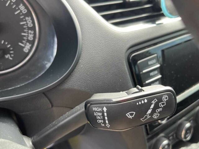 Белый Шкода Октавия, объемом двигателя 2 л и пробегом 292 тыс. км за 11999 $, фото 15 на Automoto.ua