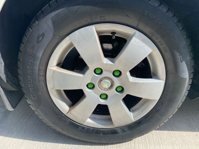 Белый Шкода Октавия, объемом двигателя 1.6 л и пробегом 180 тыс. км за 10790 $, фото 11 на Automoto.ua