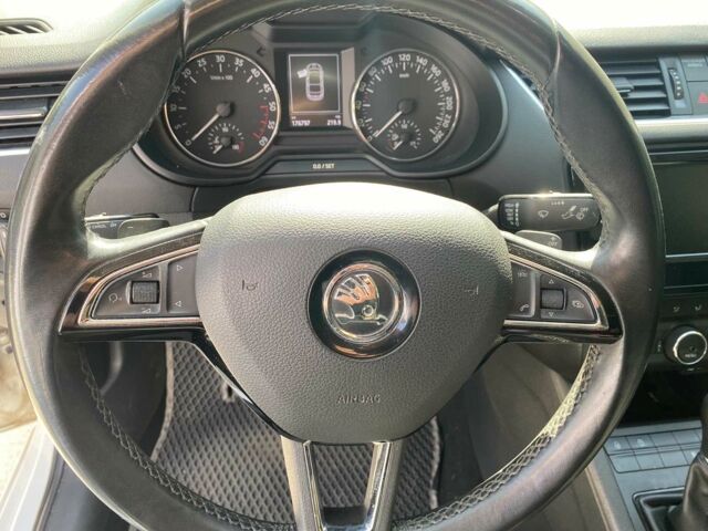 Белый Шкода Октавия, объемом двигателя 1.6 л и пробегом 180 тыс. км за 10790 $, фото 4 на Automoto.ua