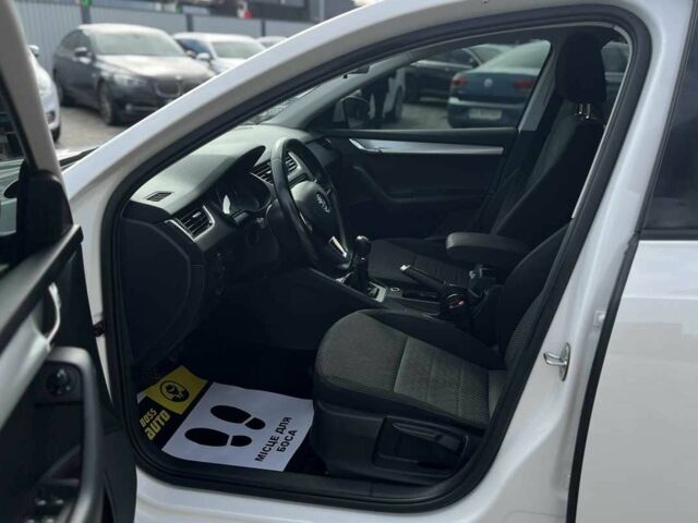 Белый Шкода Октавия, объемом двигателя 2 л и пробегом 292 тыс. км за 11999 $, фото 8 на Automoto.ua