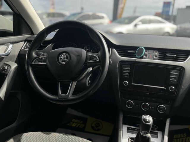 Белый Шкода Октавия, объемом двигателя 2 л и пробегом 292 тыс. км за 11999 $, фото 10 на Automoto.ua