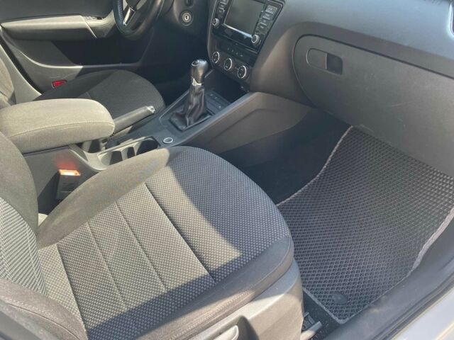 Белый Шкода Октавия, объемом двигателя 1.6 л и пробегом 180 тыс. км за 10790 $, фото 13 на Automoto.ua