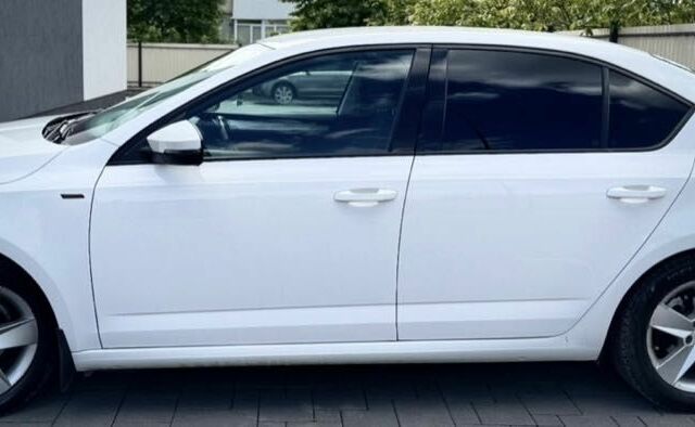 Білий Шкода Октавія, об'ємом двигуна 1.6 л та пробігом 275 тис. км за 12000 $, фото 2 на Automoto.ua
