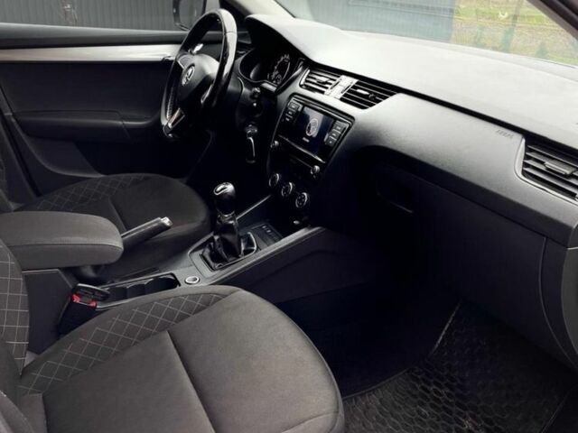 Білий Шкода Октавія, об'ємом двигуна 1.6 л та пробігом 195 тис. км за 11500 $, фото 6 на Automoto.ua