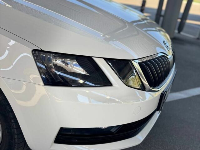 Белый Шкода Октавия, объемом двигателя 0 л и пробегом 96 тыс. км за 11300 $, фото 1 на Automoto.ua