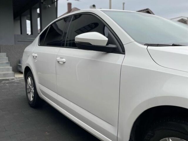 Білий Шкода Октавія, об'ємом двигуна 1.6 л та пробігом 195 тис. км за 11500 $, фото 1 на Automoto.ua