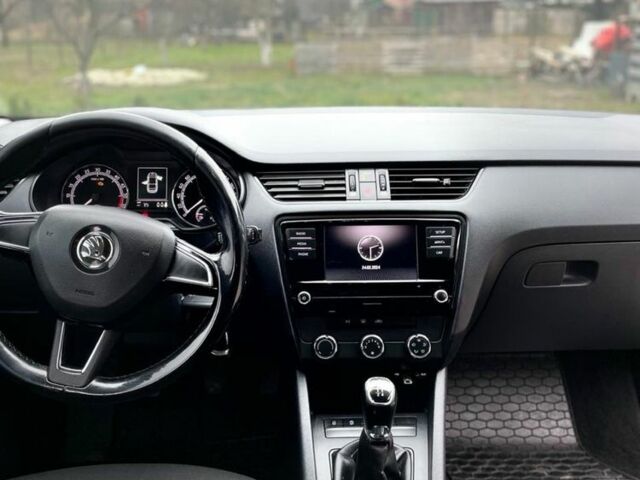 Білий Шкода Октавія, об'ємом двигуна 1.6 л та пробігом 195 тис. км за 11500 $, фото 4 на Automoto.ua