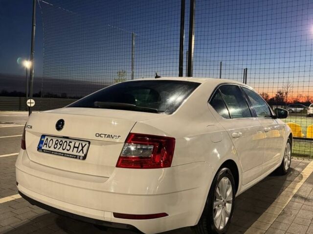 Білий Шкода Октавія, об'ємом двигуна 1.6 л та пробігом 247 тис. км за 12800 $, фото 5 на Automoto.ua