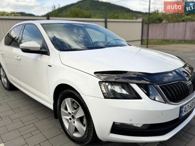 Білий Шкода Октавія, об'ємом двигуна 1.6 л та пробігом 275 тис. км за 12000 $, фото 12 на Automoto.ua