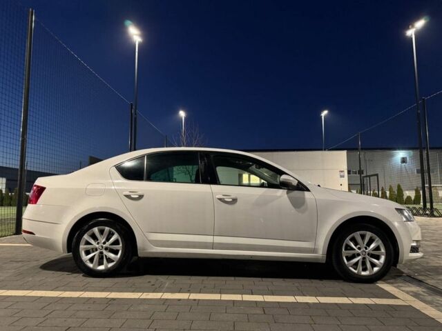 Білий Шкода Октавія, об'ємом двигуна 1.6 л та пробігом 247 тис. км за 12800 $, фото 3 на Automoto.ua