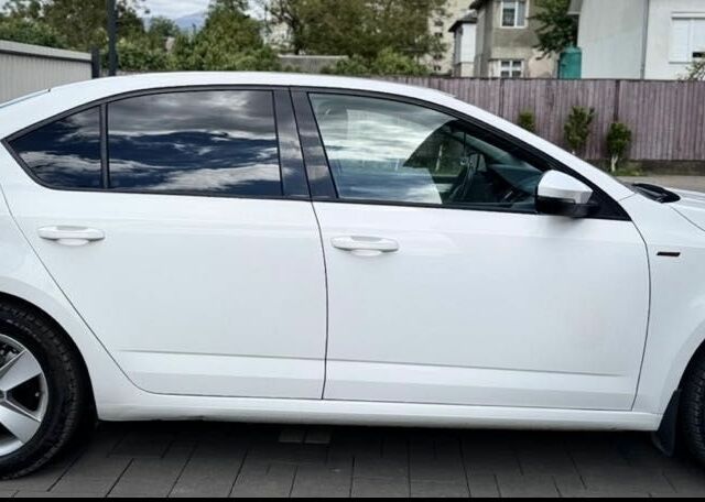 Білий Шкода Октавія, об'ємом двигуна 1.6 л та пробігом 275 тис. км за 12000 $, фото 3 на Automoto.ua